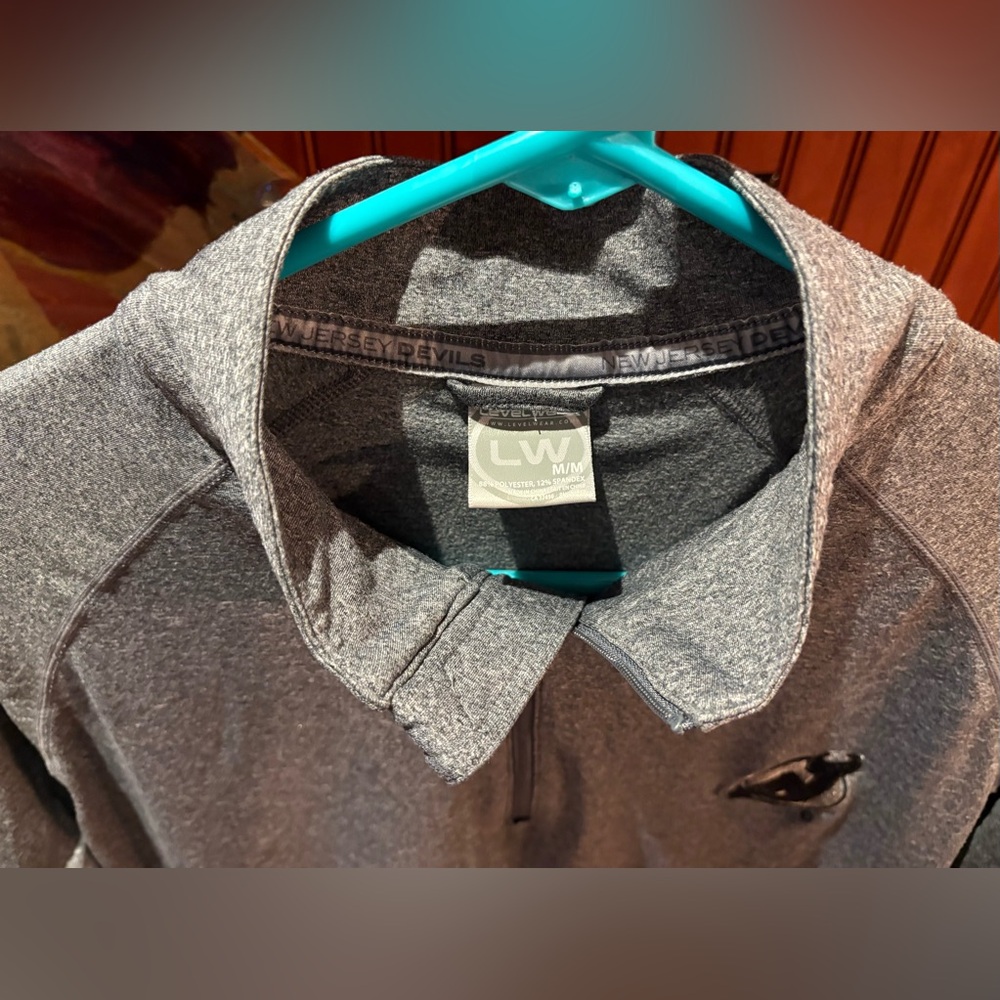 New Jersey Devils men’s quarter zip Pullover. Sharp grey with NHL logo. Medium - Picture 5 of 7
